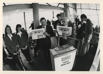 1991-3174 De commissaris van de Koning in Zuid-Holland, Schelto Patijn, en de directeur van het Rotterdams Dagblad, ...