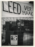 1991-3188 Voor de Diergaarde Blijdorp heeft een demonstrante zich gekooid als protest tegen de exploitatie van dieren ...