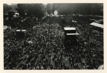 1992-142 In het Zuiderpark wordt het Metropolis popfestival gehouden.