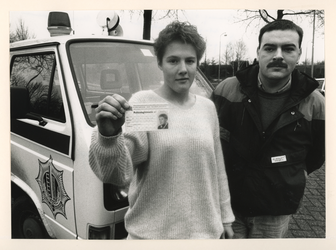 1993-3155 Politiestagiaire Jacqueline van Marrewijk arresteerde tijdens haar reis van huis naar werk twee inbrekers.