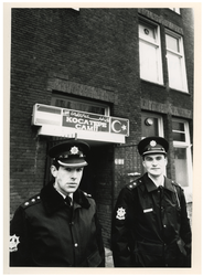 1993-3159 De sectorchefs Slingerland en Moonen van het Politiedistrict IJsselmonde geven het startsein voor een ...