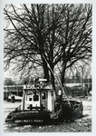 1994-1867 Bomentransport over water. Per schip worden bomen aangevoerd voor de Spangensekade en de Aelbrechtskade.