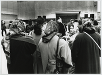 1995-1129 Vrouwenprotest op het Kruisplein. Veel allochtone vrouwen wonen het protest tegen de uitsluiting van de ...