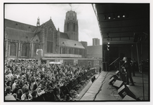 1998-601 Bevrijdingsdag. Ter gelegenheid van de viering van Bevrijdingsdag treden er popgroepen op de Binnenrotte op.