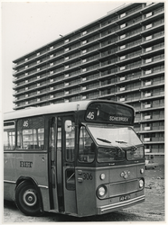 XXXIII-1719 De autobus van lijn 46, de eerste buslijn, die de woonwijk Ommoord bereikt.