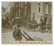 XXXIII-211-3 Christiaan de Wet maakt een rijtoer door de stad. Op de foto: bij de hoek van de Witte Leeuwensteeg en de ...