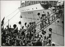 XXXIII-415 De Indische padvinders zijn gearriveerd met het schip Demp voor het scoutingsevenement Jamboree .