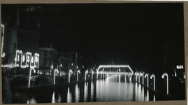 XXXIII-458-01-02-3 Feestverlichting rond de Maas en de Schie ter gelegenheid van het ambtsjubileum van koningin Wilhelmina.