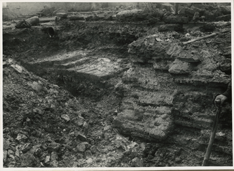 XXXIII-589-2 Opgravingen ten oosten van de Hoofdsteeg aan weerszijden van de Hoogstraat.