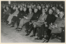 XXXIII-628-01-2 Propagandavergadering van het Zeevaartfront in het Colosseum. (Van links naar rechts) eerste rij: Van ...