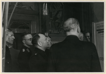 XXXIII-628-02-2 Bezoek aan de Havententoonstelling in het stadhuis door o.a. NSB-leider Anton Mussert en naast hem op ...
