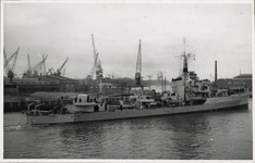 XXXIII-684 Het schip de Hr. Ms. Van Galen (1942-1956). Het schip is de voormalige Britse torpedobootjager HMS Noble en ...