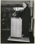 XXXIII-859-01 Burgemeester G.E. van Walsum houdt een toespraak tijdens de opening van het nieuwe kantoorgebouw van de ...