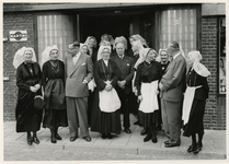XXXIII-883-2 Minister H.B.J. Witte (links), K.P. van der Mandele (midden) en burgemeester G.E. van Walsum (rechts) ...
