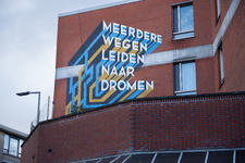 2024-14-5 Tekst van Derek Otte aan de Crooswijkseweg 65. Uit een serie over straatpoëzie in de stad.