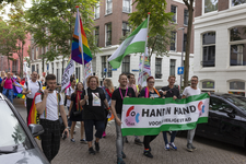 46-43 Pride March Rotterdam tijdens Rotterdam Pride 2021. Een groep betogers met spandoeken met o.a. de tekst 'hand in ...