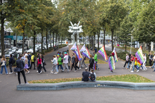 46-78 Pride March Rotterdam tijdens Rotterdam Pride 2021. Betogers wandelen met regenboogvlaggen van GroenLinks over ...