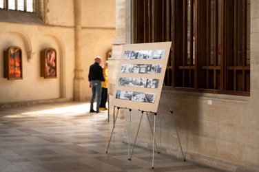 47-2 Tentoonstelling in de Grote of Sint-Laurenskerk met werken van de Stadstekenaars over de coronaperiode, met onder ...