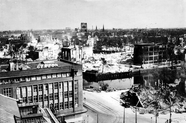 1979-2225 Gezicht op de omgeving van de Blaak en Wolfshoek met verwoeste huizen en gebouwen als gevolg van het Duitse ...