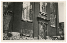 XXXIII-569-02-22 Gezicht op de door het Duitse bombardement van 14 mei 1940 getroffen Lutherse kerk, zijde Korte ...