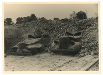 XXXIII-569-16-11 Gezicht op de Boompjes met een verwoeste garage, als gevolg van het bombardement van 14 mei 1940.