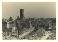 XXXIII-569-16-6 Gezicht op de Delftsevaart, Westewagenstraat, en Meent met verwoeste huizen en gebouwen als gevolg van ...