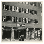 XXXIII-569-33-10 Puinresten na het bombardement van 14 mei 1940. Beschadigde kledingwinkel van C & A Brenninckmeijer ...