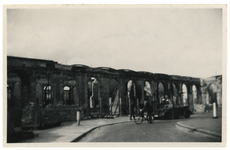 XXXIII-569-36-20 Restanten van het station Delftse Poort aan het Stationsplein, na het Duitse bombardement van 14 mei 1940.