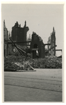 XXXIII-569-37-26 De verwoeste hervormde Zuiderkerk aan de Gedempte Glashaven na het Duitse bombardement van 14 mei 1940.