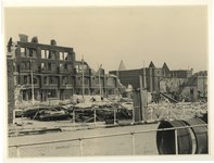 XXXIII-632-00-03-6 Ingestorte en beschadigde panden aan de Schiedamseweg bij het Marconiplein na het geallieerde ...