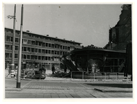 XXXIII-632-00-04-2 Gezicht op het Marconiplein en omgeving met verwoeste panden als gevolg van het geallieerde ...