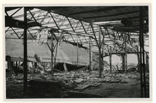 XXXIII-645-00-01-01-01-8 Gezicht aan de Rijnhaven met havenverwoestingen veroorzaakt door de Duitse Wehrmacht. ...