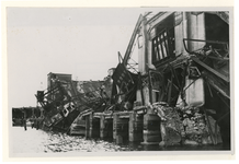XXXIII-645-00-01-01-5 Gezicht in de Rijnhaven met havenverwoestingen veroorzaakt door de Duitse Wehrmacht. Vernielde ...