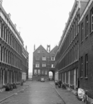 9-01 Zicht op woningen in de Haarlemmerstraat in de Provenierswijk.