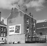 9-05 Woningen aan de Hofdijk ter hoogte van Helipoort. Aan de gevel van het pand hangt een 'Seven Up' reclame.