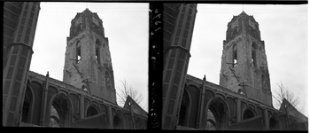 2008-2 Stereofoto. Zicht op de restanten van het schip en de toren van de Sint Laurenskerk na het Duitse bombardement ...