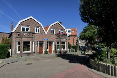 182 Woningen aan het Burgemeester Bosplein in Overschie.