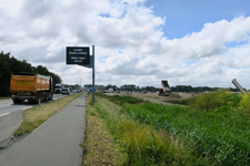 481 Langs de Doenkade vinden bouwwerkzaamheden plaats voor de aanleg van de A16 die de A13 via Rotterdam Noord moet ...