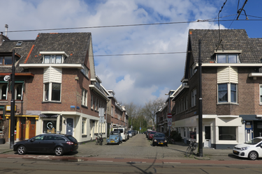 91 De Topaasstraat, hoek Kleiweg, in het Kleiwegkwartier in Schiebroek.