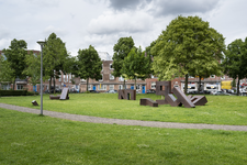 2022-139 Kunstwerk 'Het vergeten bombardement' in het Park 1943 in Tussendijken. Het monument bestaat uit een aantal ...