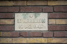 2022-59 Bij de ingang van Het Klooster (het R.K. Broederhuis Saint Louis) aan de Putselaan bevindt zich een plaquette ...