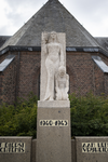 2022-76 Detailopname van het monument ter nagedachtenis aan de oorlogsslachtoffers in IJsselmonde. Het monument bevindt ...